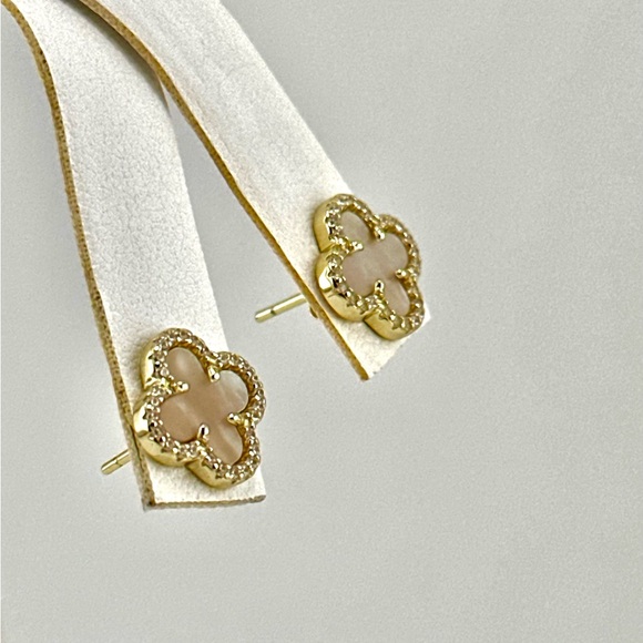 18K Gold Plated Over 925 Sterling Silver Clover Mother of Pearl Stud Earrings - Picture 3 of 4